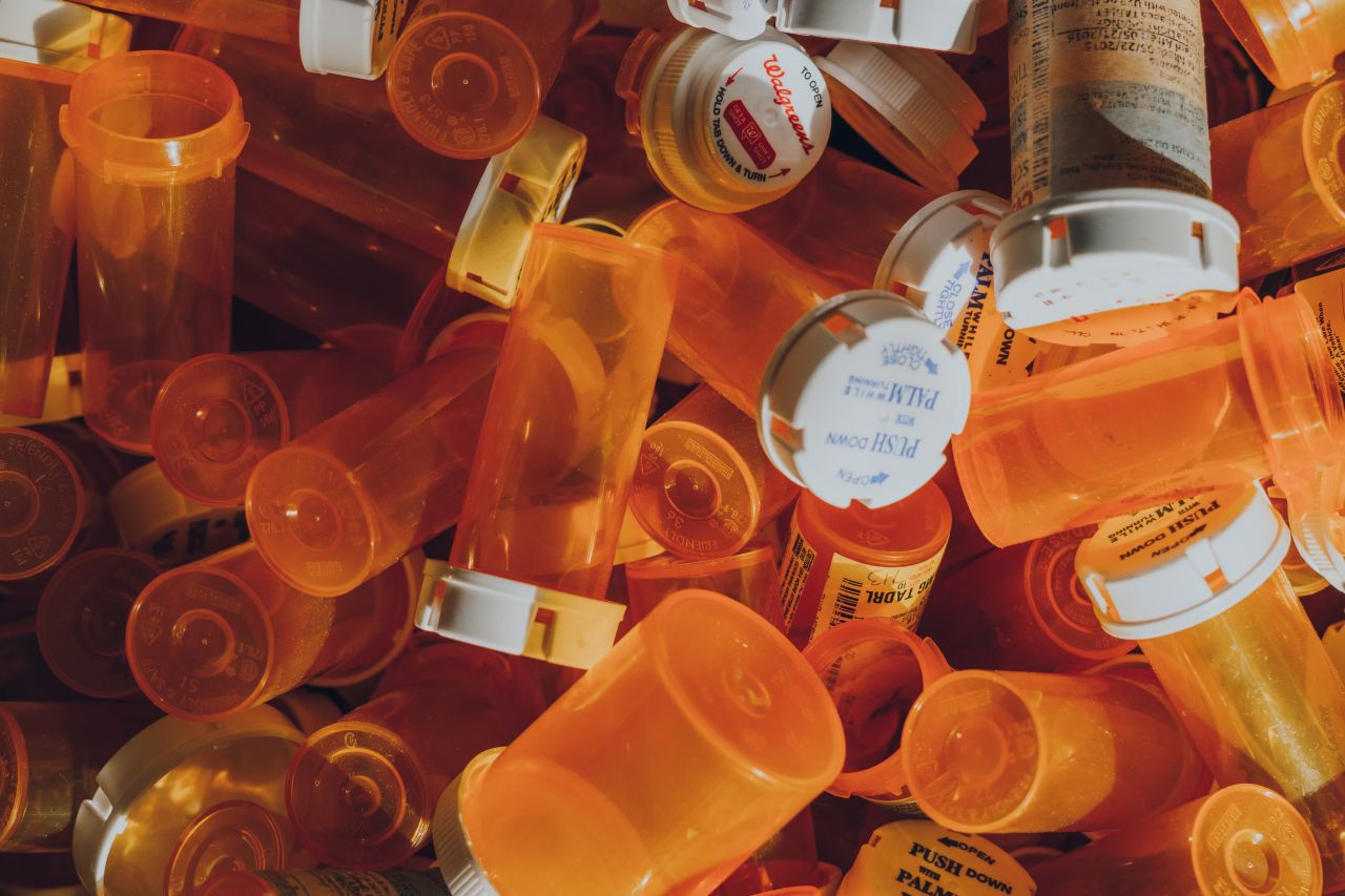 Odmierzanie leków przed ich przyjęciem – dlaczego należy pilnować określonej dawki?