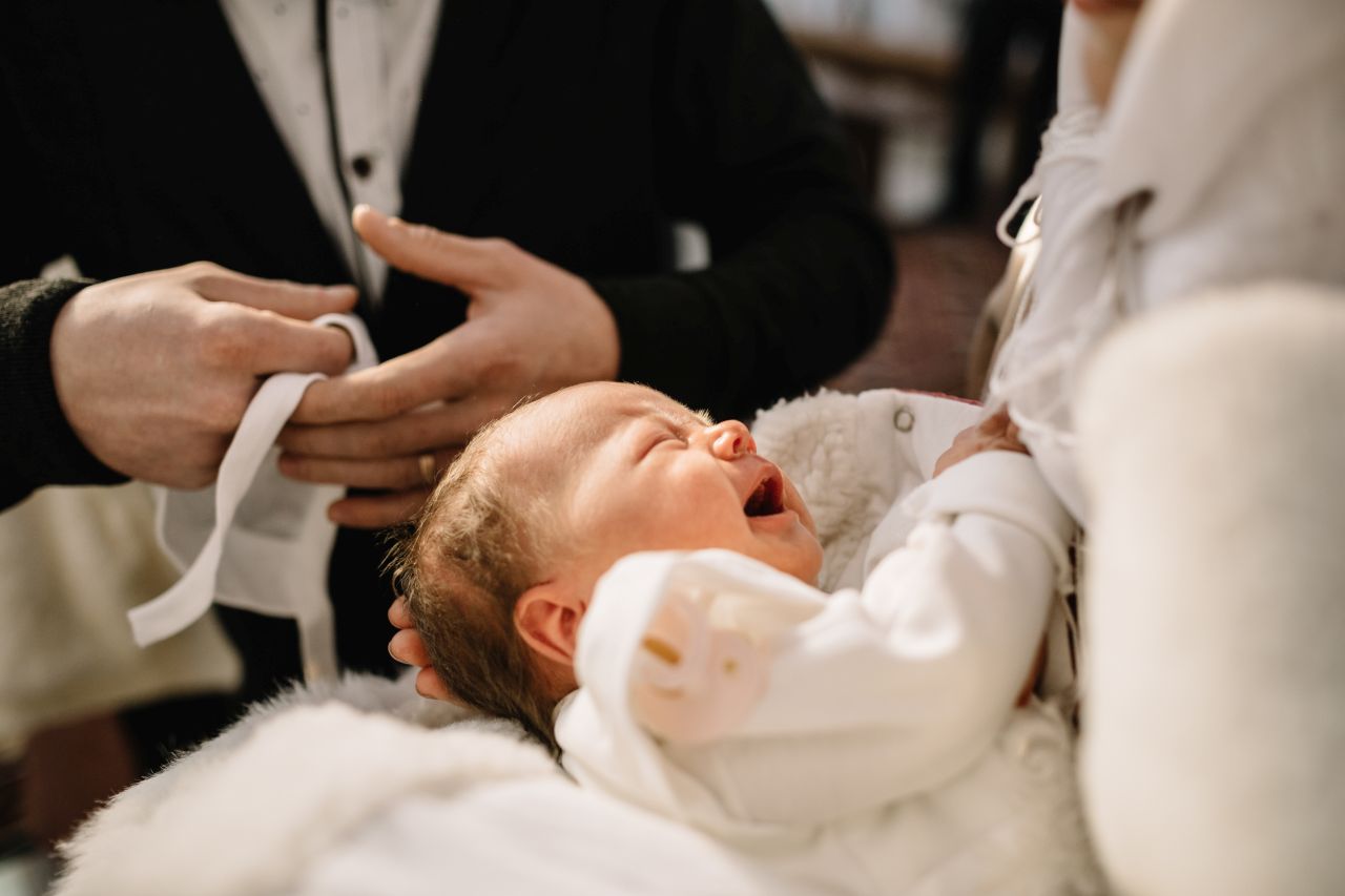 Przystąpienie do wspólnoty Kościoła – co podarować dziecku na chrzest?