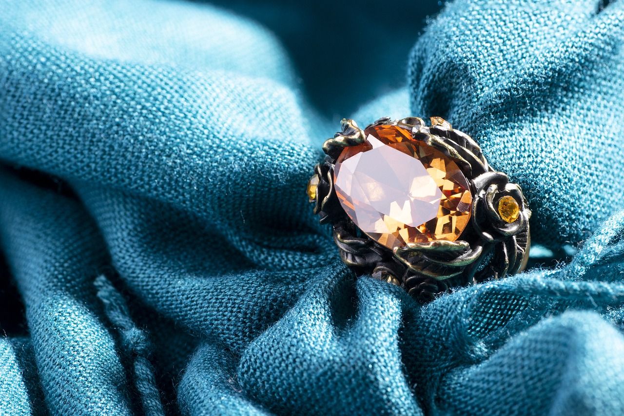 Biżuteria damska – co wchodzi w jej skład?