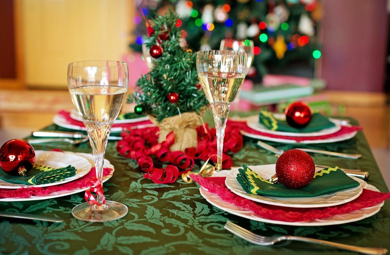 Jakie nakrycie się najlepiej sprawdzi na stół świąteczny?